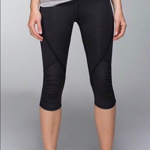 Lululemon Run A Marathon Black Crop Legging